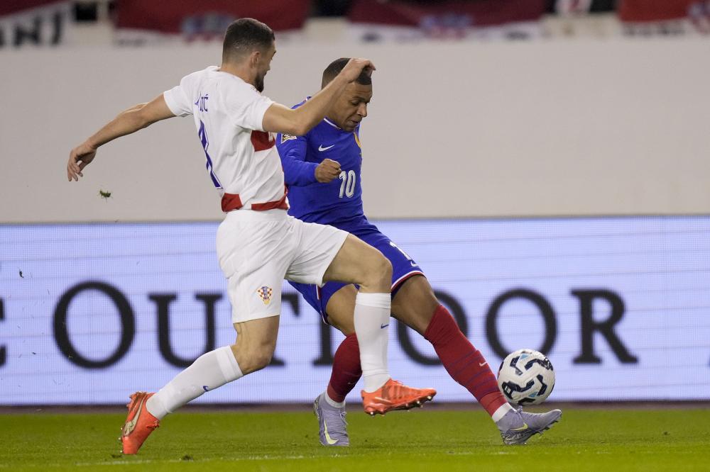 迈克·布朗谈沙梅特右肩伤情：将在未来几天接受全面评估