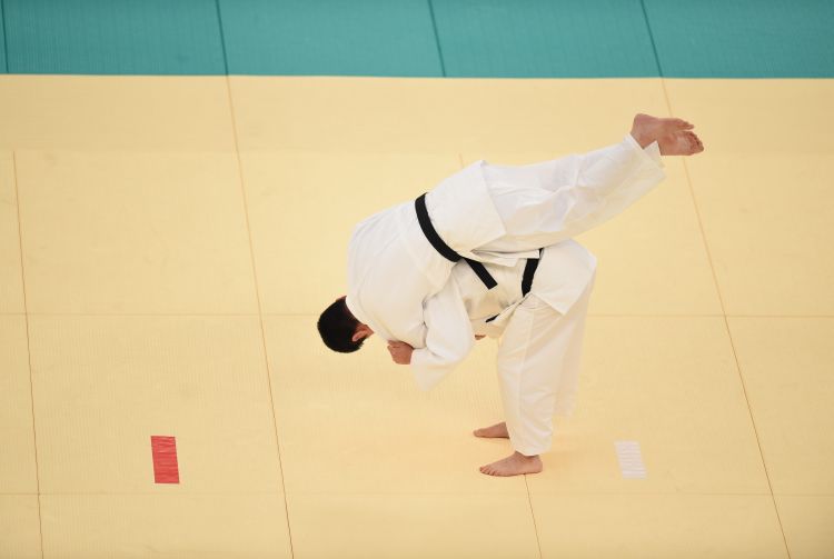 足球中超重金投入青训，多所足球学校开建