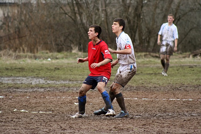湖人板凳哑火半场仅得7分，马刺三大板凳合砍29分压制湖人